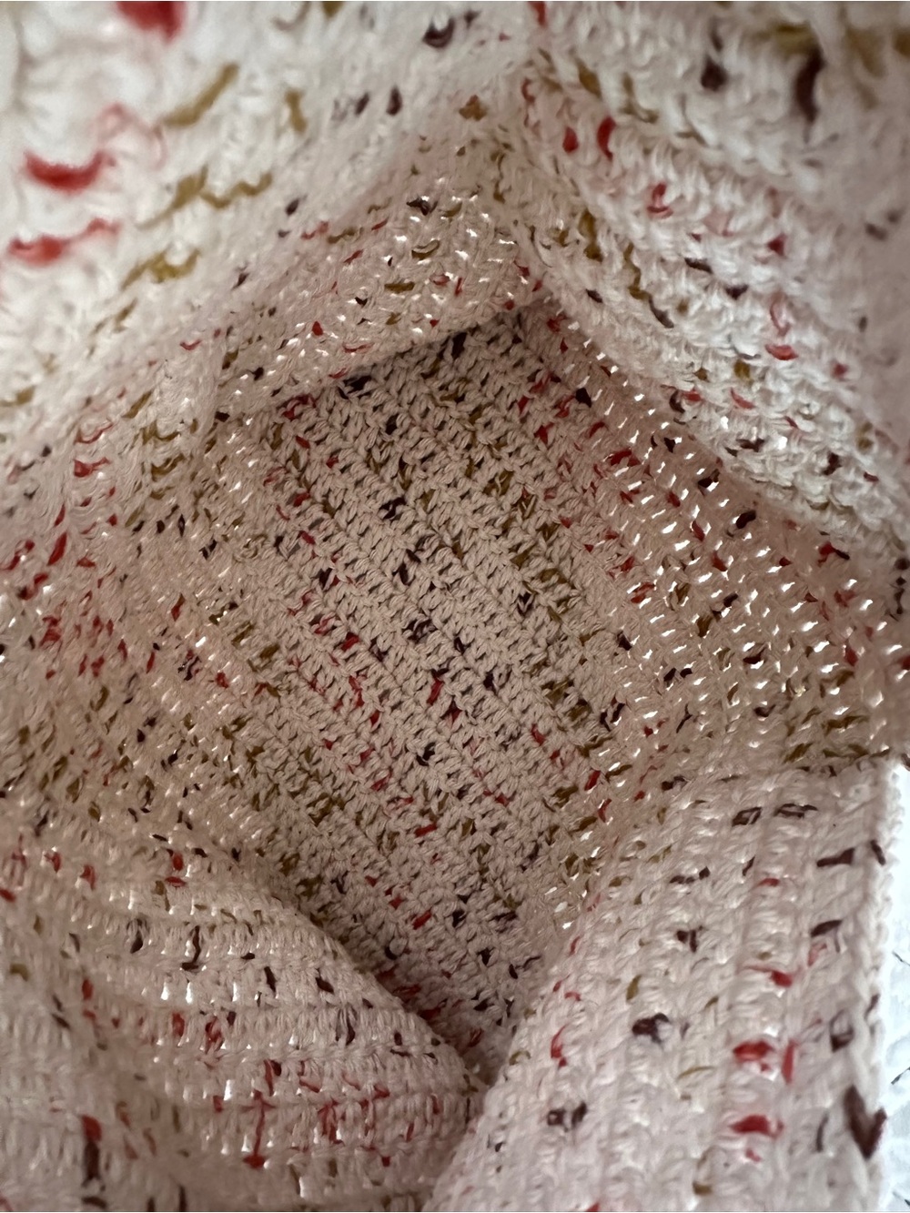 Cream Hand‑Crochet Shoulder Bag with Gold Chain Accent - Picture 4 of 5